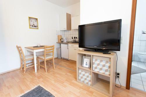 Full House Studios - Little Sun Apartment