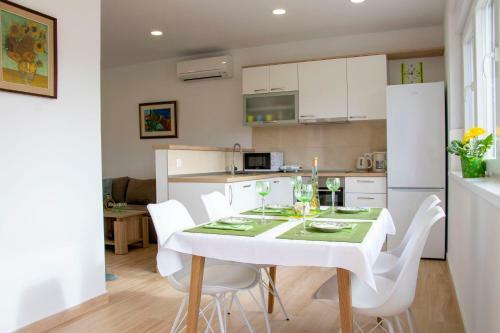 Apartments Mobine