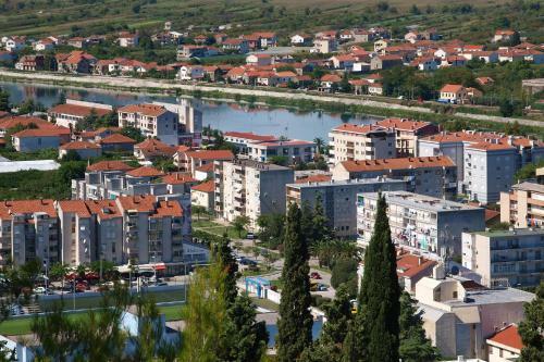Apartments Mobine
