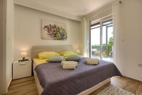 New Luxury Villa With Heated Pool