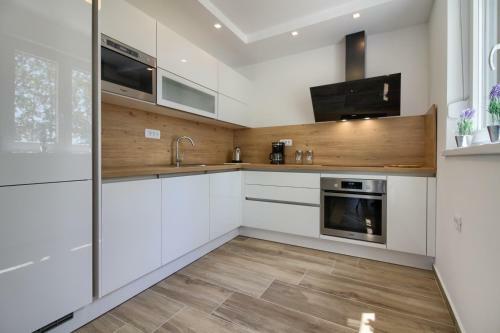 New Luxury Villa With Heated Pool