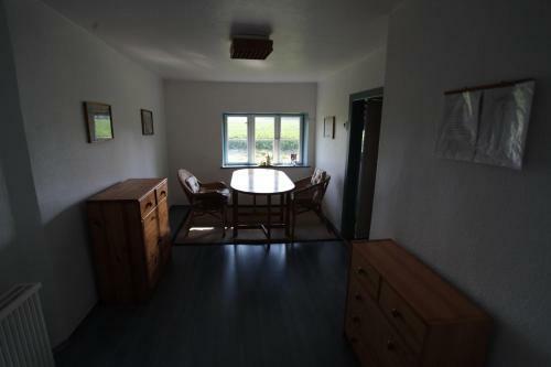 Reetdachkate Am Feldrand Mit Grandiosem Weitblick