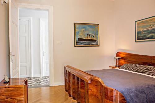 Deluxe Beachfront Apartment Klara, Lovran