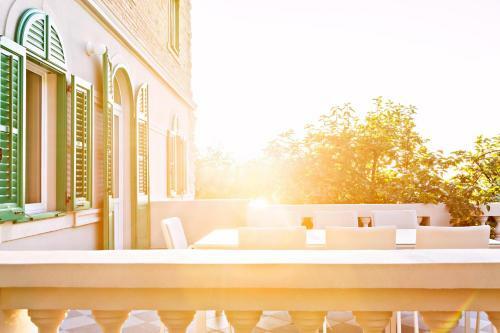 Deluxe Beachfront Apartment Klara, Lovran