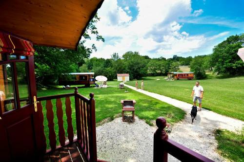 Hostal Les Roulottes Du Petit Gouffre De Padirac