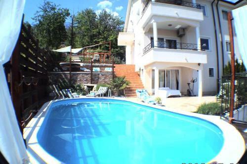 Cozy Apartment In Villa Emily