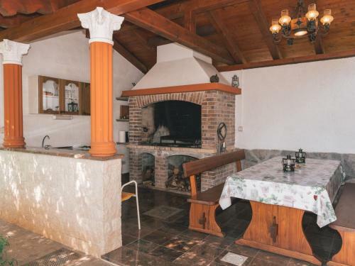 Apartment Knezevic With Pool