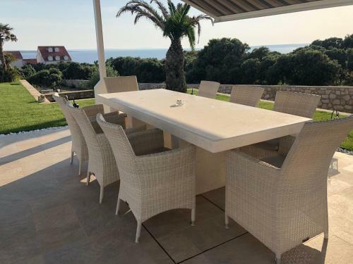 Luxury Apartments White Villa Violeta