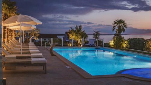 Luxury Apartments White Villa Violeta