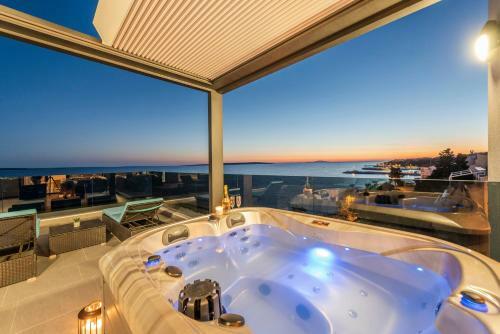 Apartamento Mediteran Luxury Penthouse With Jacuzzi