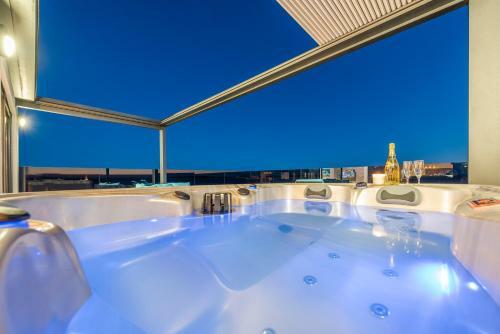 Apartamento Mediteran Luxury Penthouse With Jacuzzi