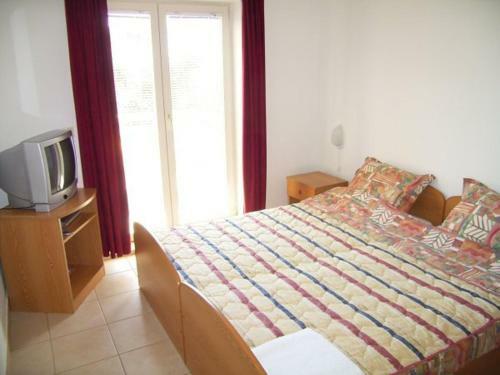Apartments Mare-200 M From The Beach