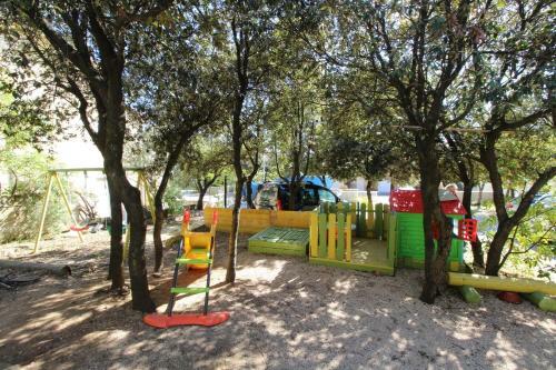 Apartments Mare-200 M From The Beach
