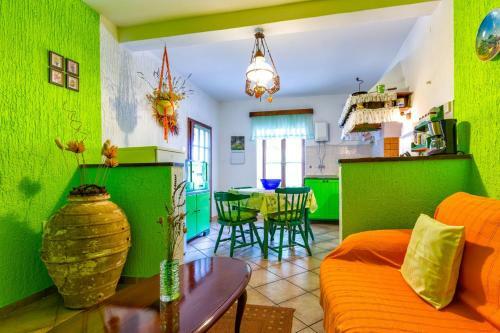 Hostal Apartments Nona, Mihola??ica