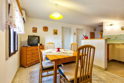 Hostal Apartments Nona, Mihola??ica