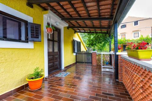 Hostal Apartments Nona, Mihola??ica