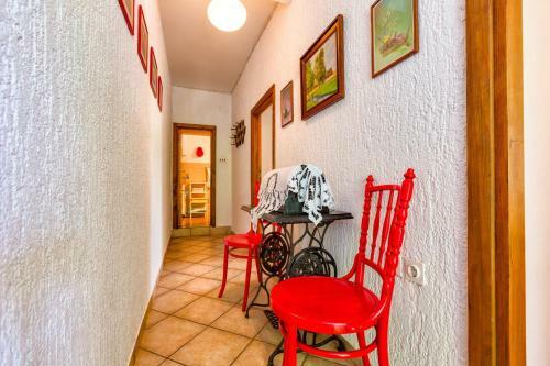 Hostal Apartments Nona, Mihola??ica