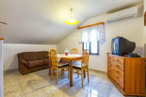 Hostal Apartments Nona, Mihola??ica