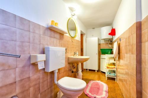 Hostal Apartments Nona, Mihola??ica