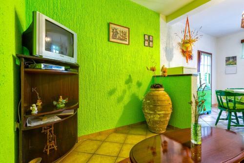Hostal Apartments Nona, Mihola??ica
