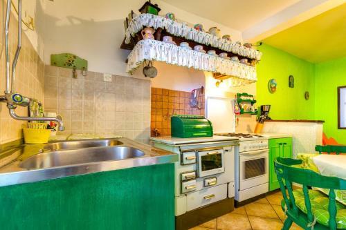 Hostal Apartments Nona, Mihola??ica