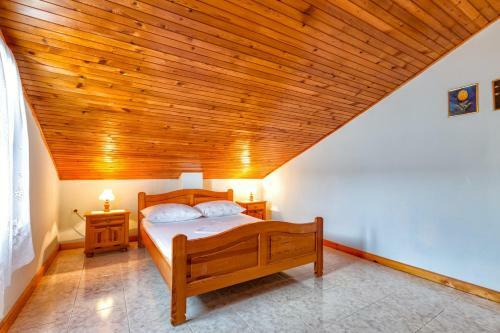 Hostal Apartments Nona, Mihola??ica
