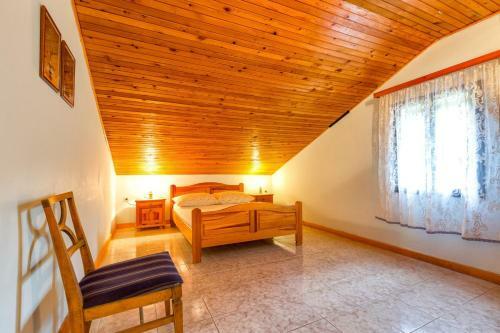 Hostal Apartments Nona, Mihola??ica