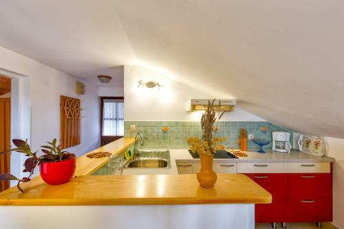 Hostal Apartments Nona, Mihola??ica