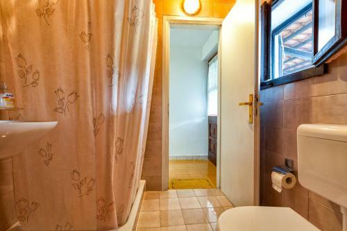 Hostal Apartments Nona, Mihola??ica