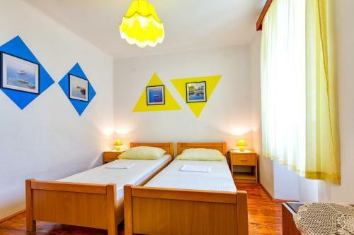 Hostal Apartments Nona, Mihola??ica