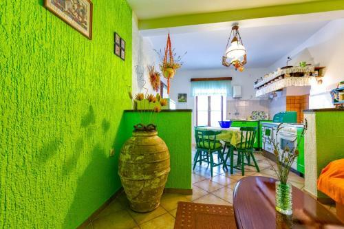 Hostal Apartments Nona, Mihola??ica