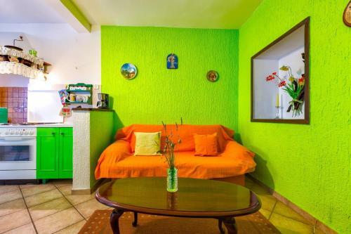 Hostal Apartments Nona, Mihola??ica