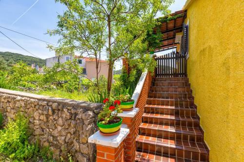 Hostal Apartments Nona, Mihola??ica