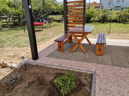 Apartments With A Parking Space Lopar, Rab - 17436