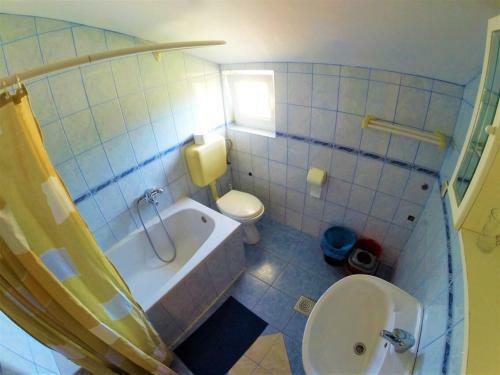 Hostal Apartments And Rooms With Parking Space Lopar, Rab - 19238