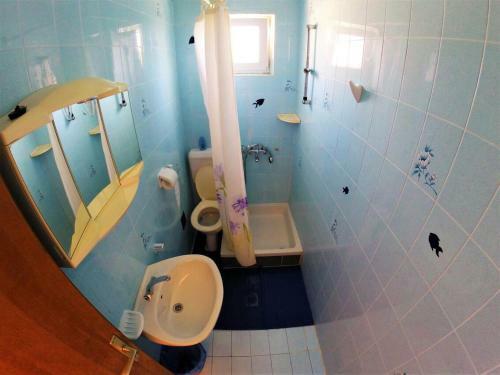 Hostal Apartments And Rooms With Parking Space Lopar, Rab - 19238