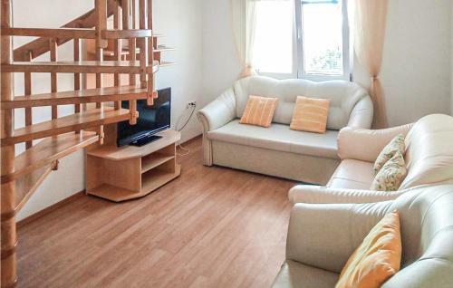 Amazing Apartment In Lopar With 3 Bedrooms