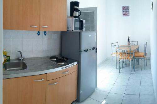 Apartment Metajna 6498e