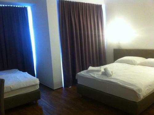 Hostal Rooms With A Swimming Pool Metajna, Pag - 15142