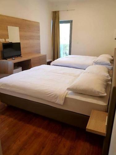 Hostal Rooms With A Swimming Pool Metajna, Pag - 15142