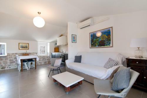 Hostal Ancient House In Modern Style, Sansir Apartment