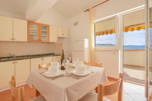 Family-friendly Apartment On The Beach With Sea View