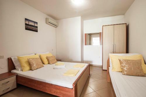 Family-friendly Apartment On The Beach With Sea View