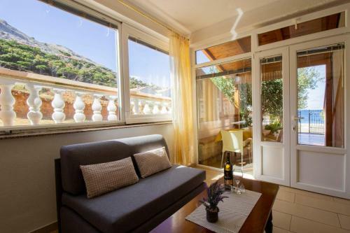 Family-friendly Apartment On The Beach With Sea View