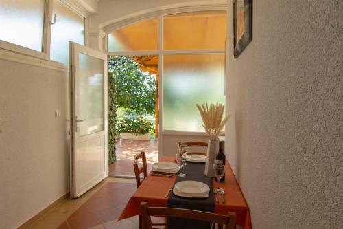 Family-friendly Apartment On The Beach With Sea View