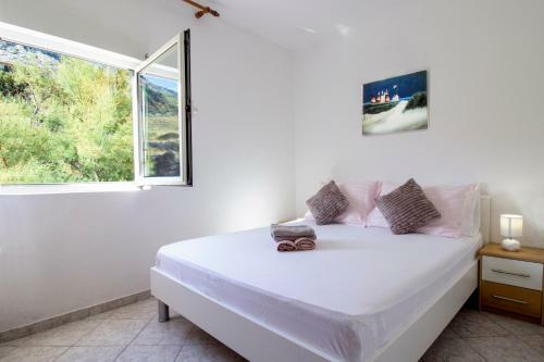 Family-friendly Apartment On The Beach With Sea View