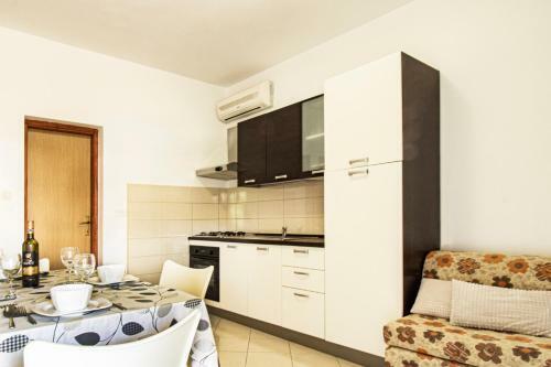 Family-friendly Apartment On The Beach With Sea View