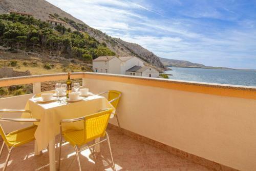 Family-friendly Apartment On The Beach With Sea View