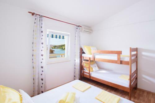 Family-friendly Apartment On The Beach With Sea View