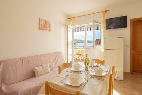 Family-friendly Apartment On The Beach With Sea View